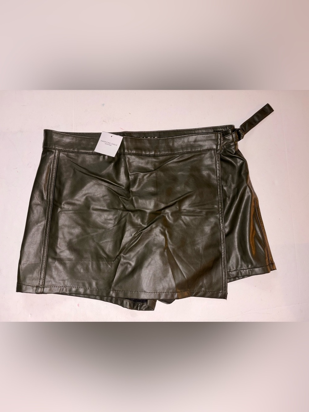 NWT American Eagle size 14 faux leather green skort